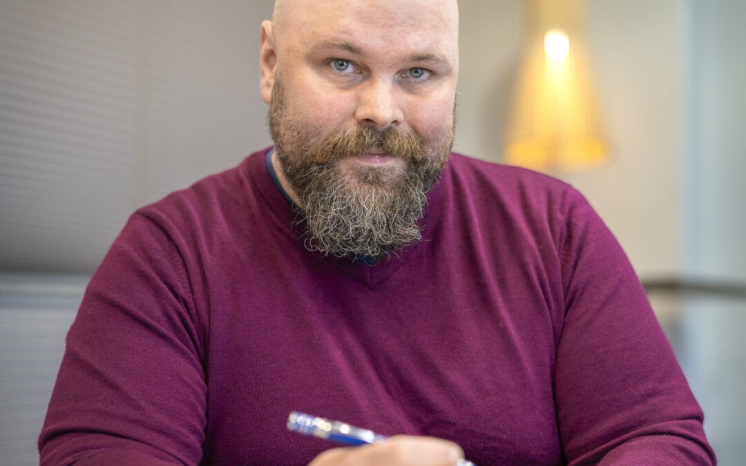Kaukolämpö tasapainoilee muutosten tuulissa (pääkirjoitus Inergiset-asiakaslehti 1 / 2025)